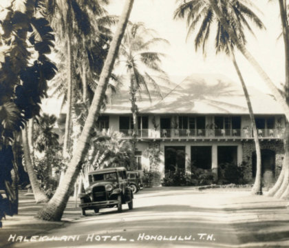 The original Halekulani began in 1907 as a residential hotel, owned by Robert Lewers