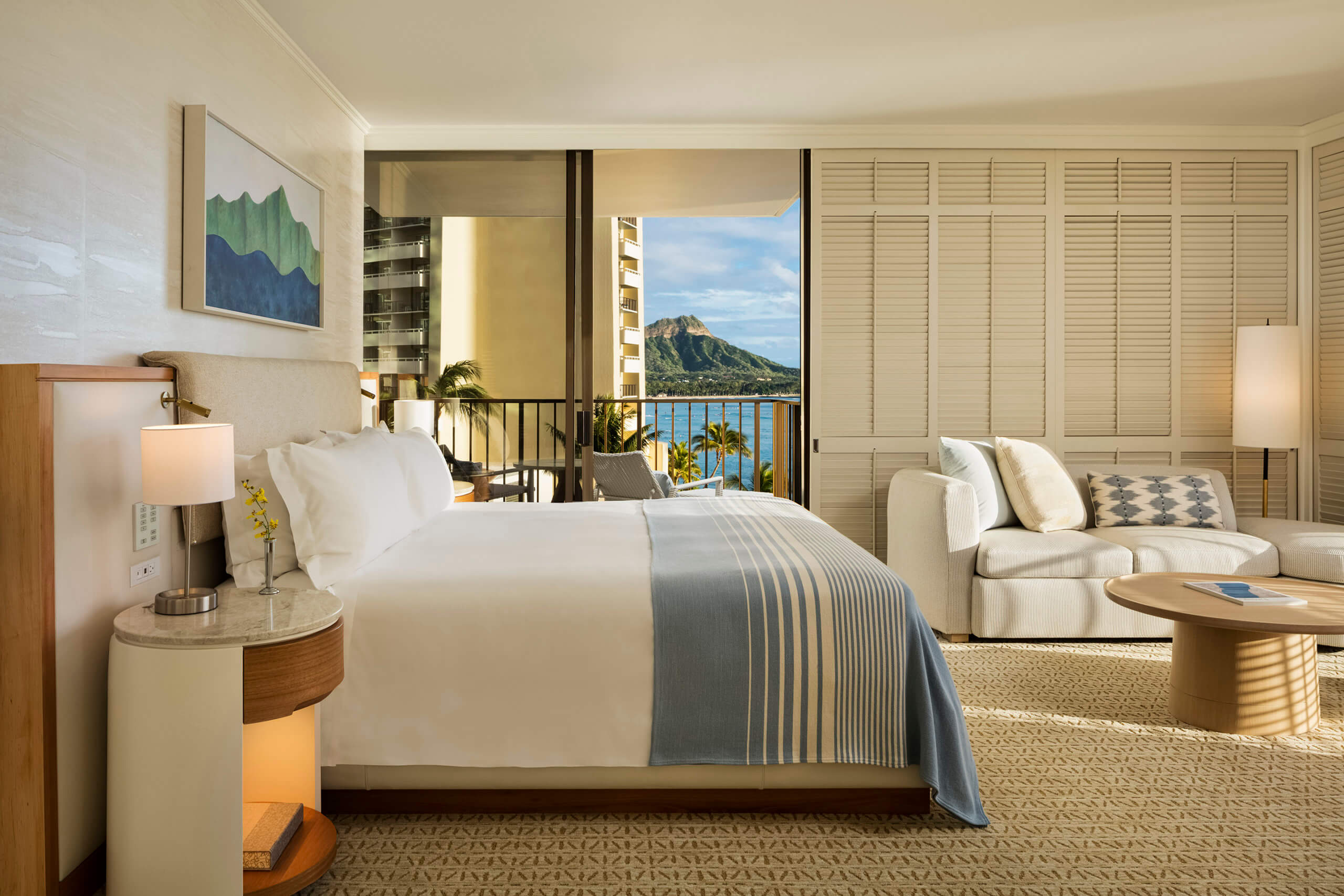 Diamond Head Junior Suite King bed (afternoon )