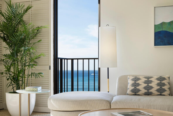 Diamond Head Prime Suite - side door