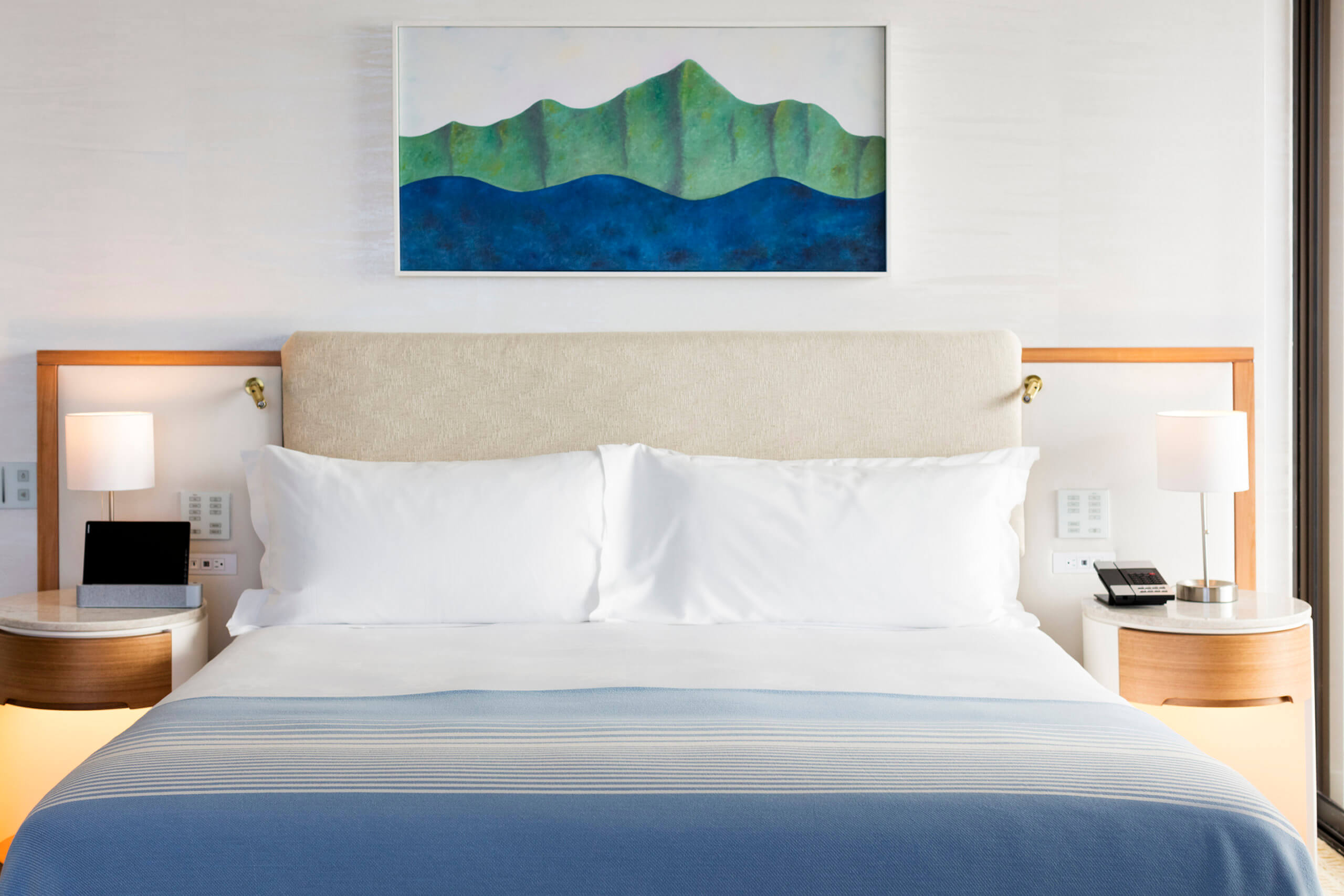 Diamond Head Suite and Diamond Head Prime Suite King Bed