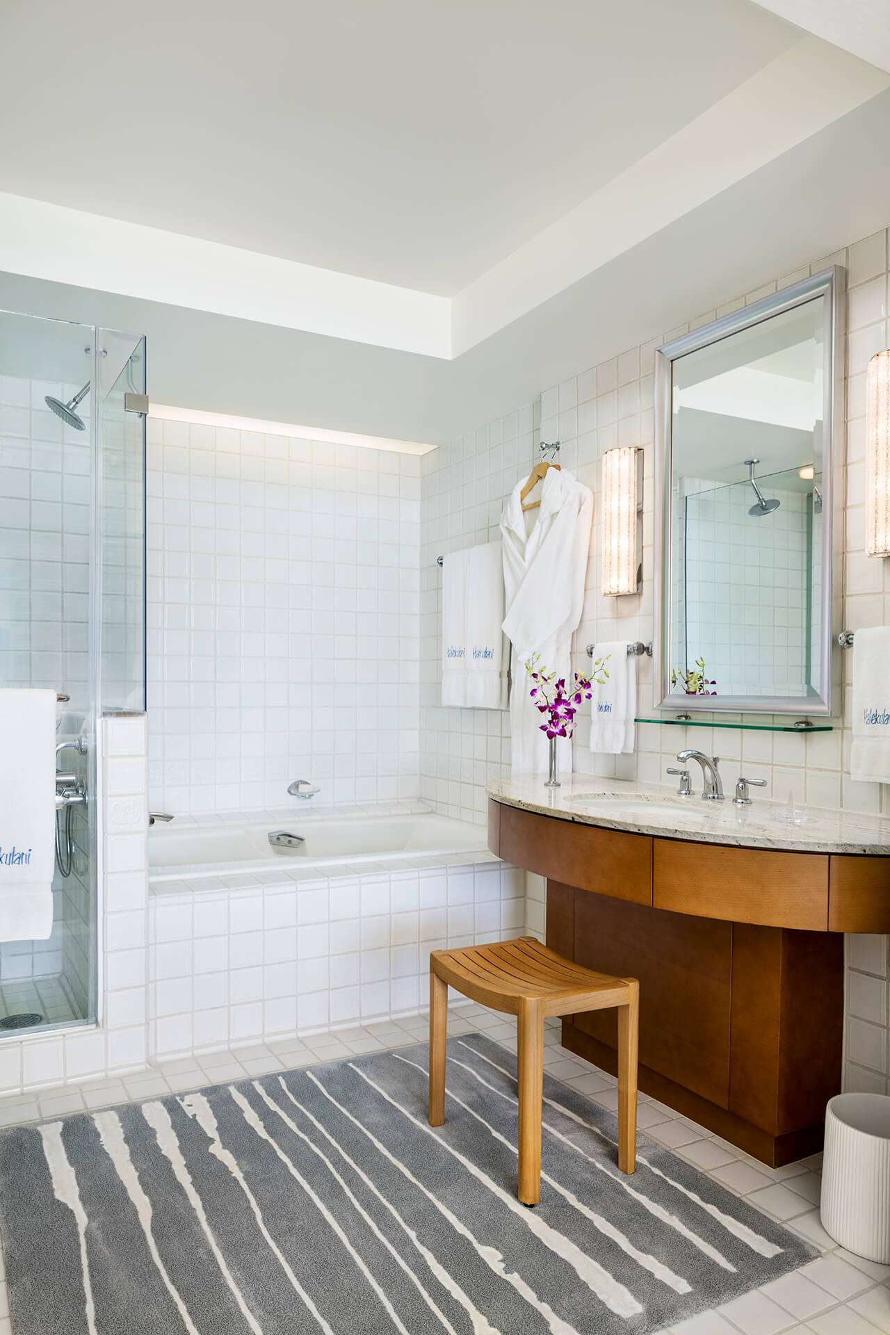 Guestroom bathroom
