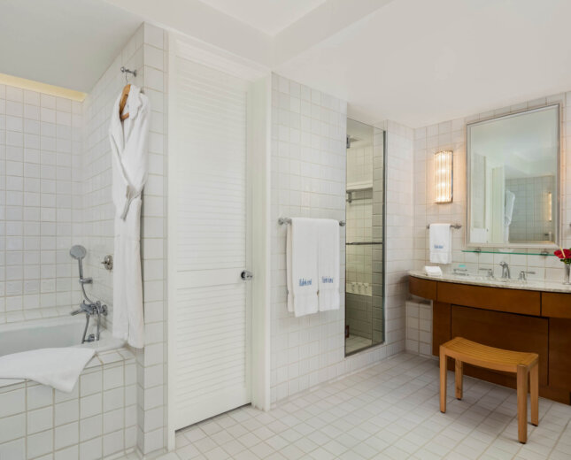 One Bedroom Suite King Bed (Pool View, Poolside, Sunset Suite)