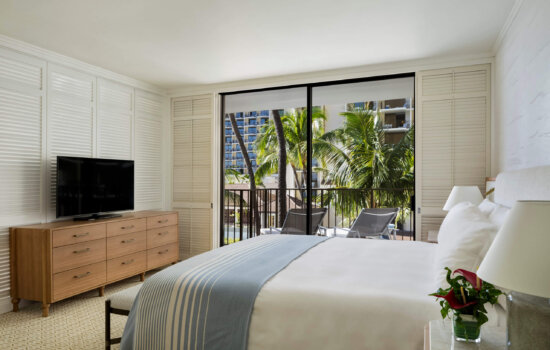 Pool View Suite | Pool View Suite (Mobility and Hearing Accessible)