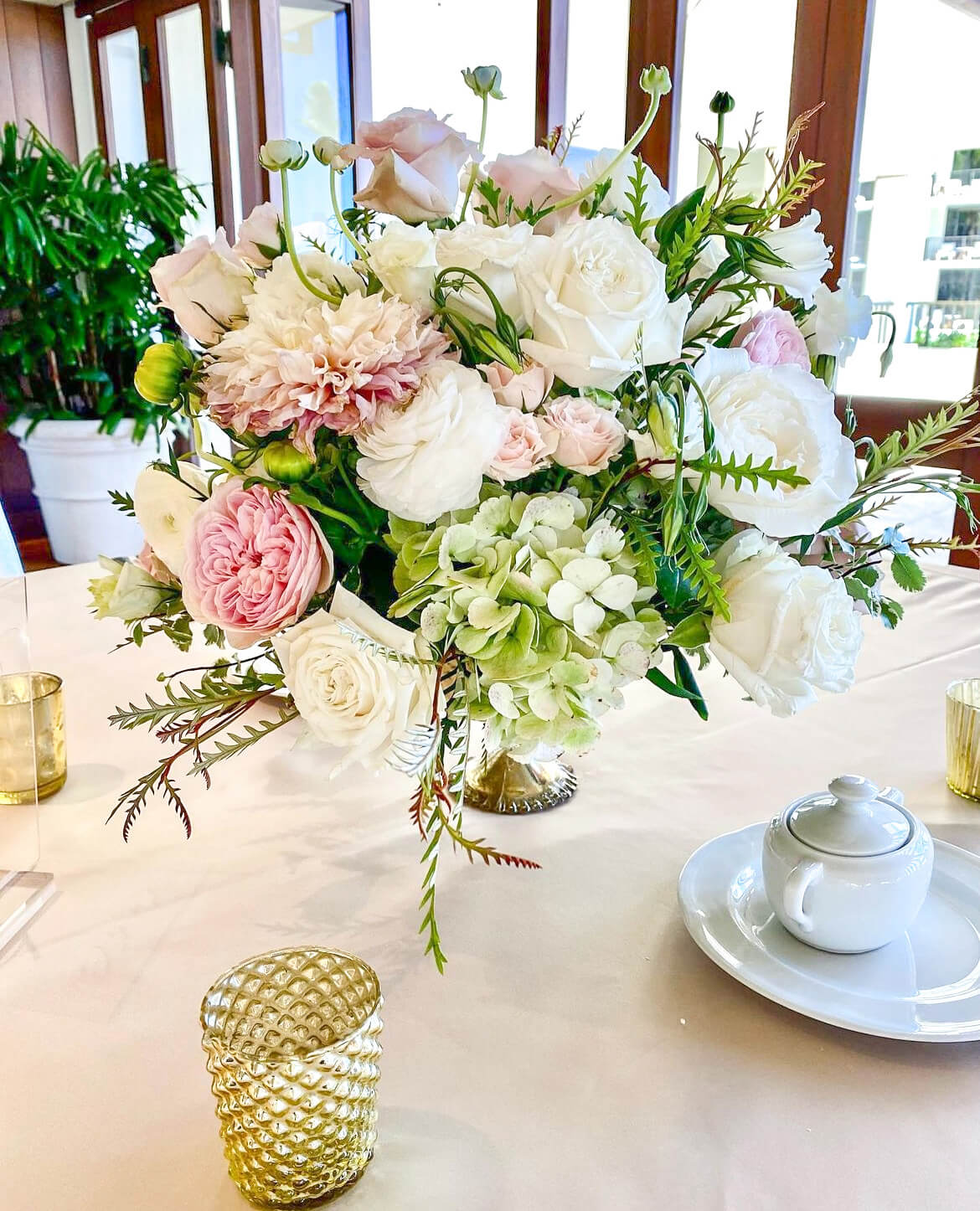 Round Rose & Spring Mix