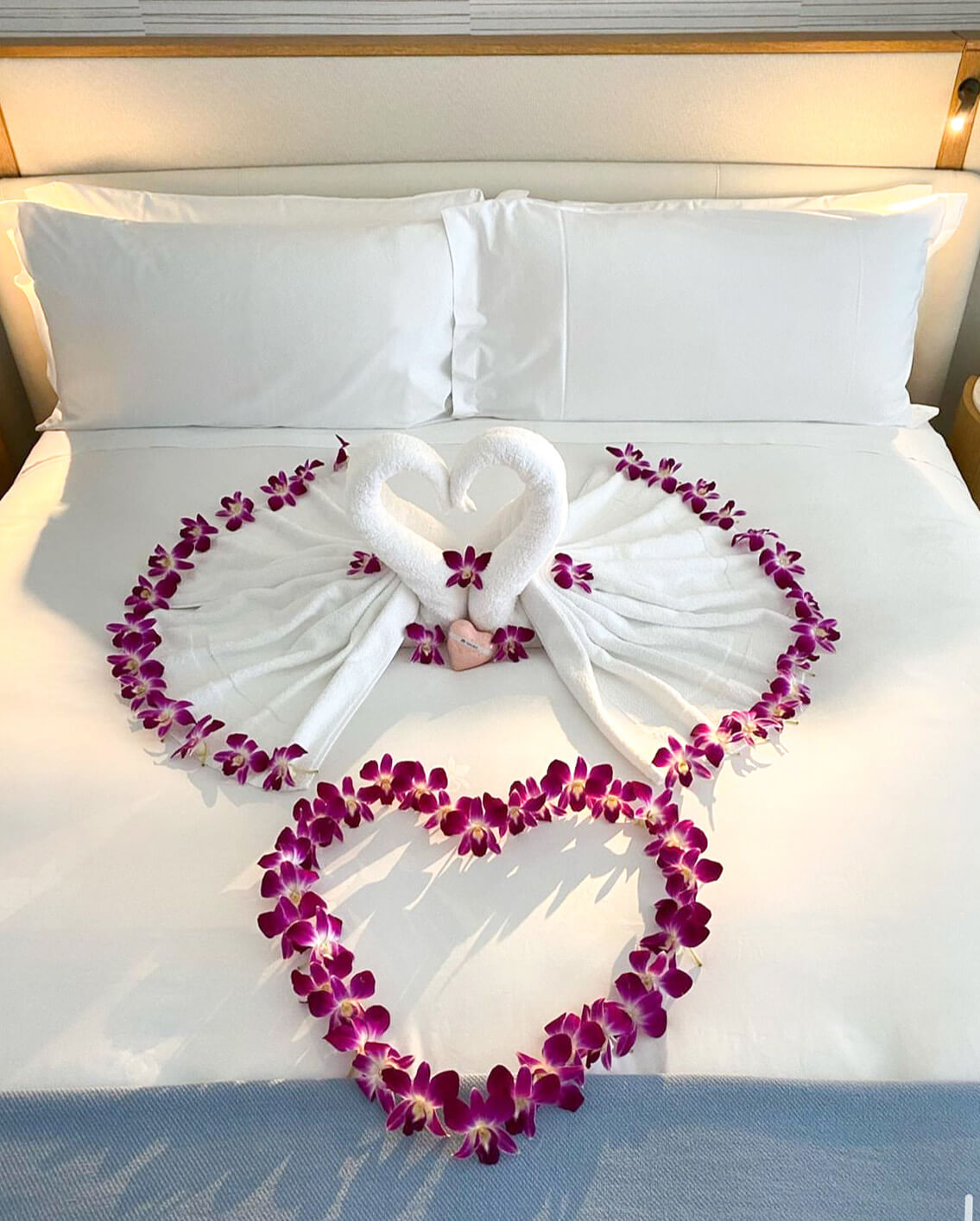 Swan Floral Bed Amenity